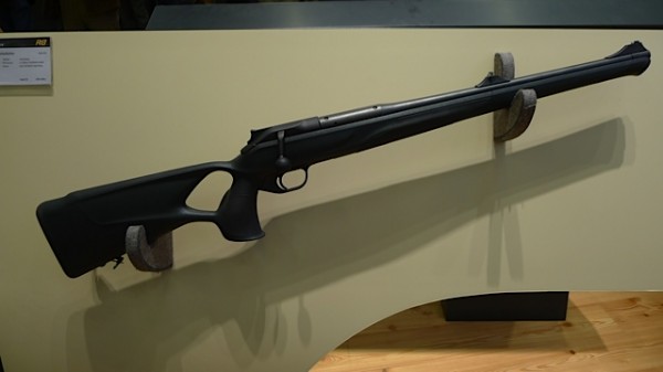 Blaser R8, tommelhull og helstokk...