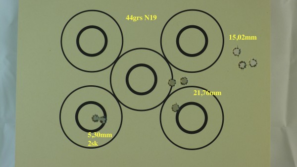 Det så slik ut på skiva. Jeg skyter kun 3 skudd grupper på jaktrifla og under arbeid med utarbeidelse av ladninger.