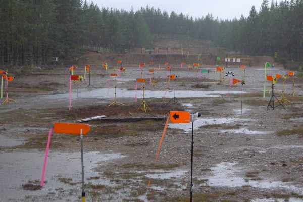 Ble noe fuktig etterhvert. Syntes synd på mannskapet som skulle flytte skivestativet fra 100m til 200m i det regnet.