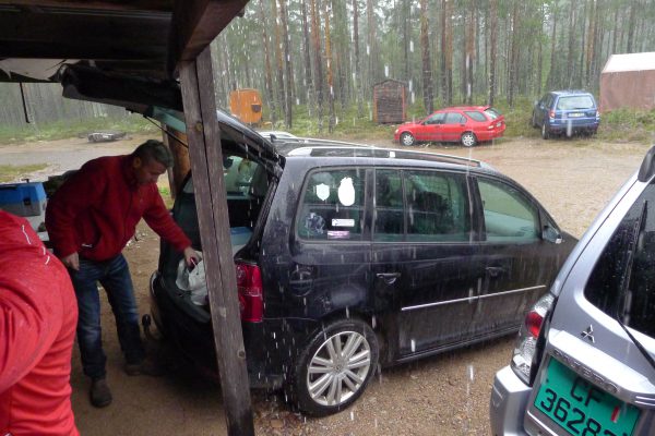 Hvordan få utstyret tørt inn i bilen når dagen er omme?